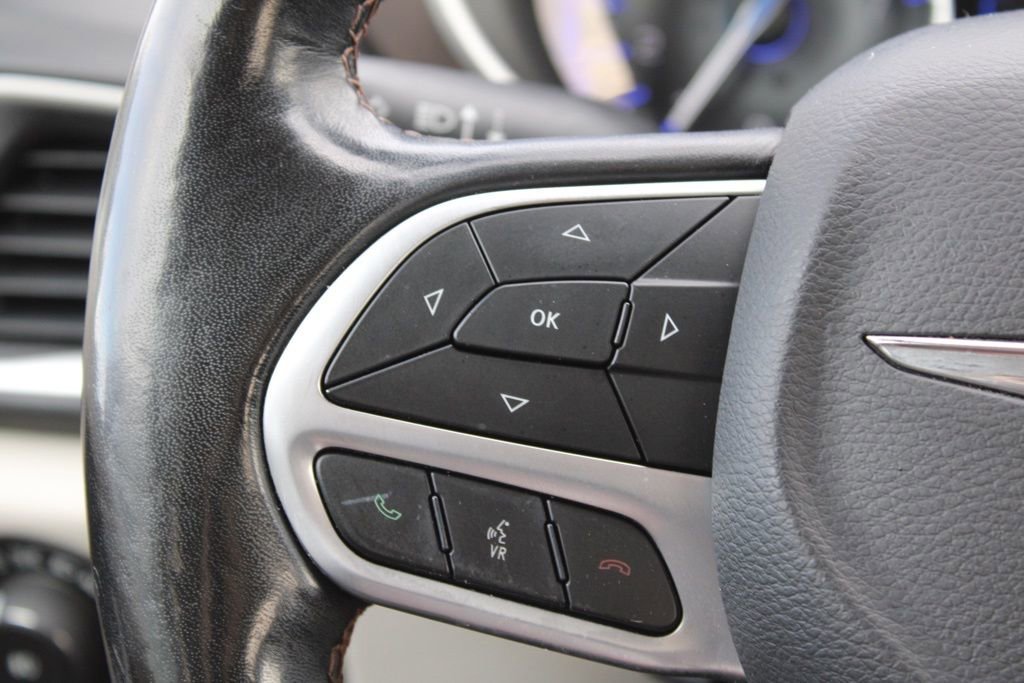 Used 2019 Chrysler Pacifica Touring-L image 33