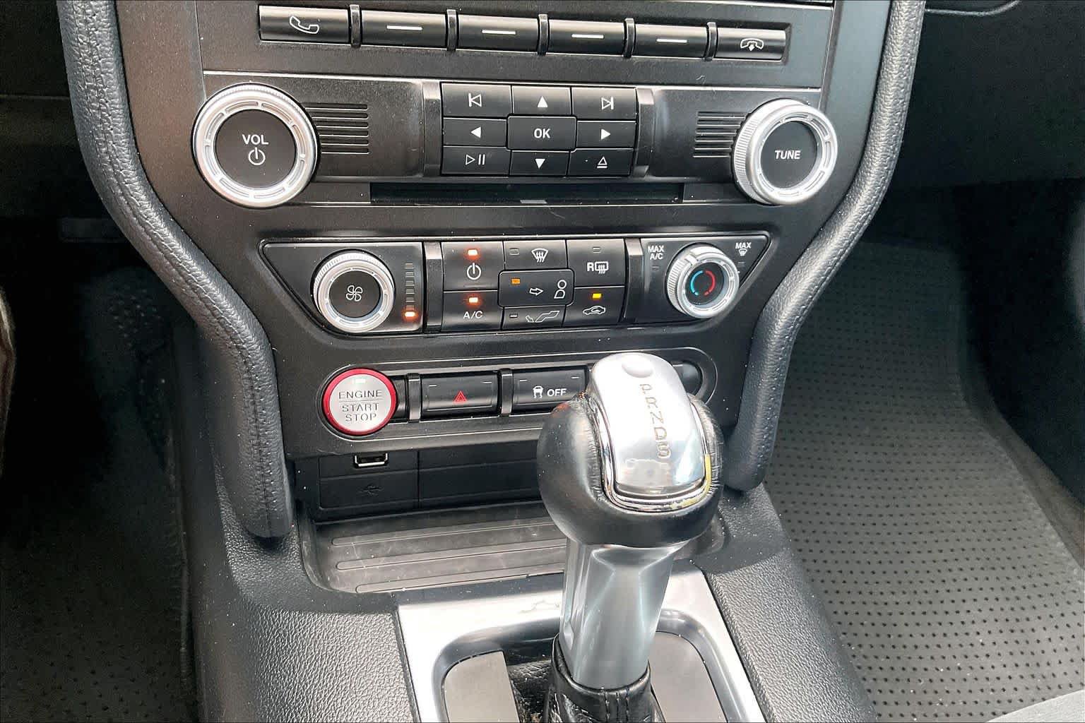 Used 2018 Ford Mustang Coupe RWD image 31