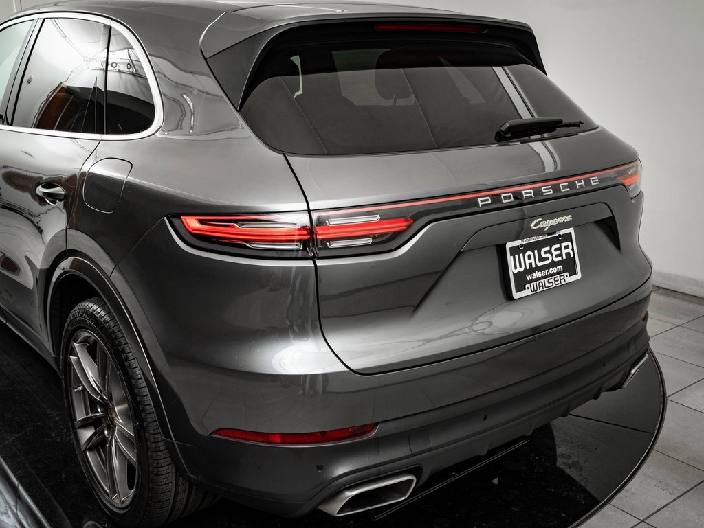 Certified 2022 Porsche Cayenne E-Hybrid w/ Premium Package image 25