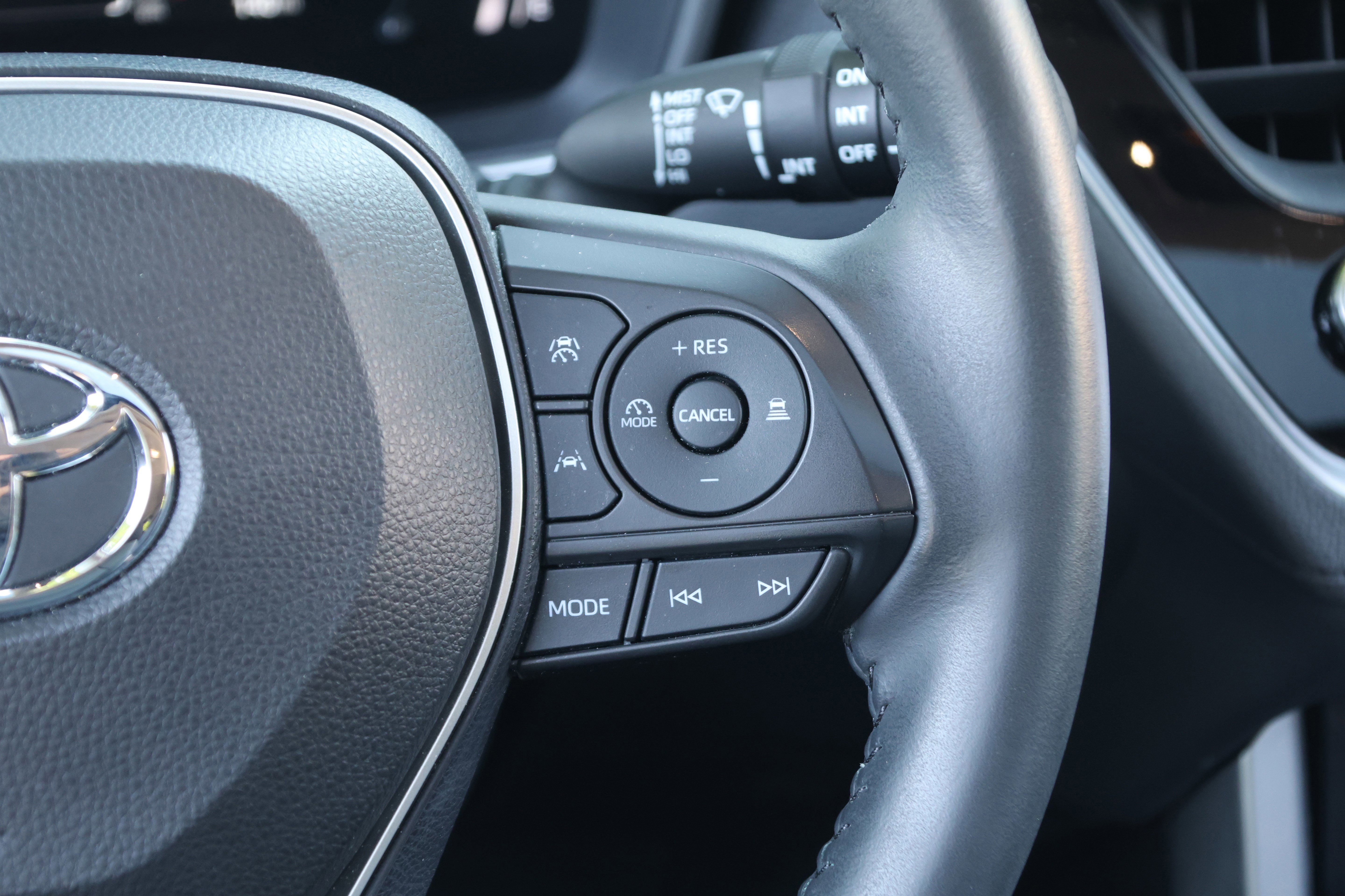 Used 2023 Toyota Corolla Cross XLE w/ Convenience Package AWD/4WD image 21