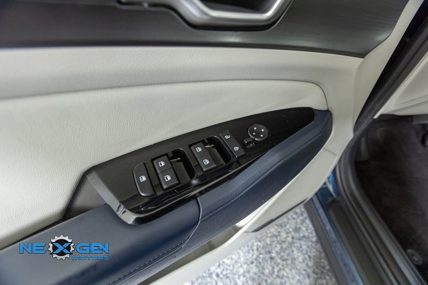 Used 2023 Kia Sportage EX image 12