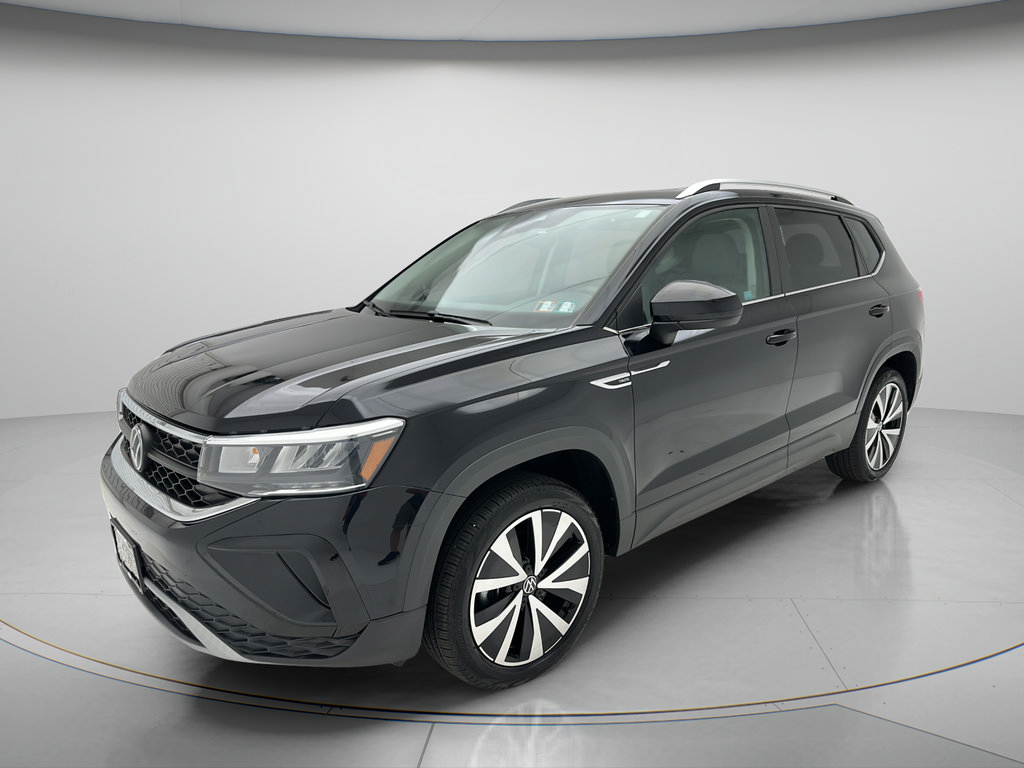 Used 2023 Volkswagen Taos SE w/ Panoramic Sunroof Package FWD image 7