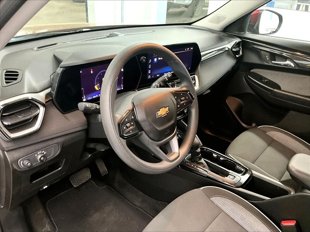 Used 2025 Chevrolet TrailBlazer LT AWD/4WD image 8
