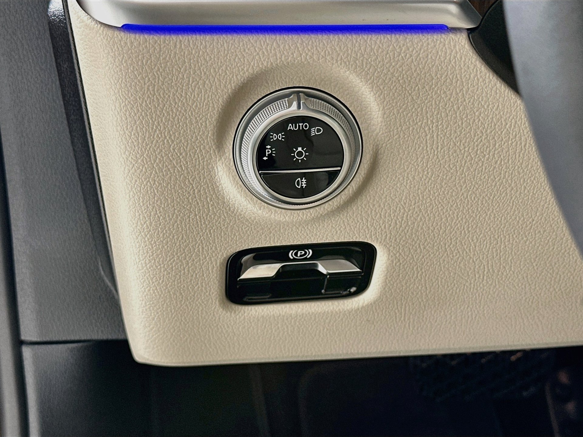 New 2027 Mercedes-Benz C 300 4MATIC Sedan image 11