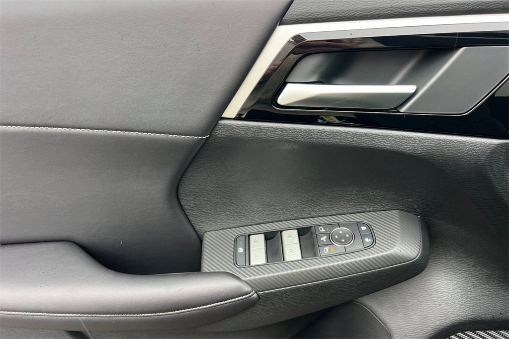 New 2025 Mitsubishi Outlander SE image 12