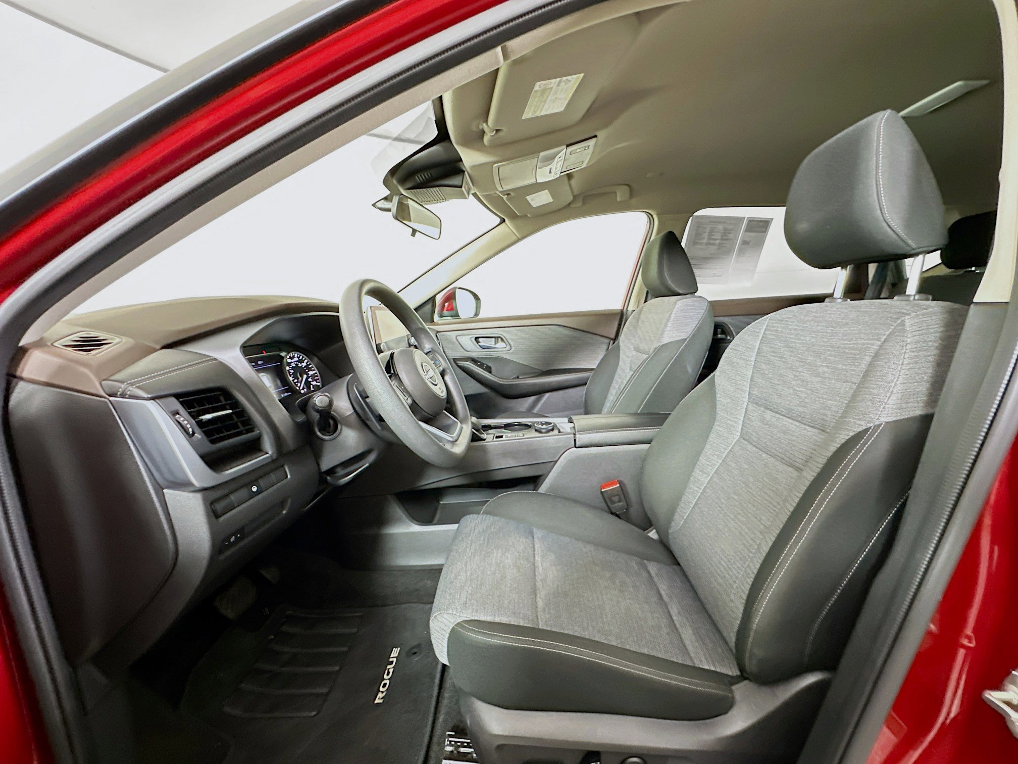 Used 2023 Nissan Rogue SV image 13