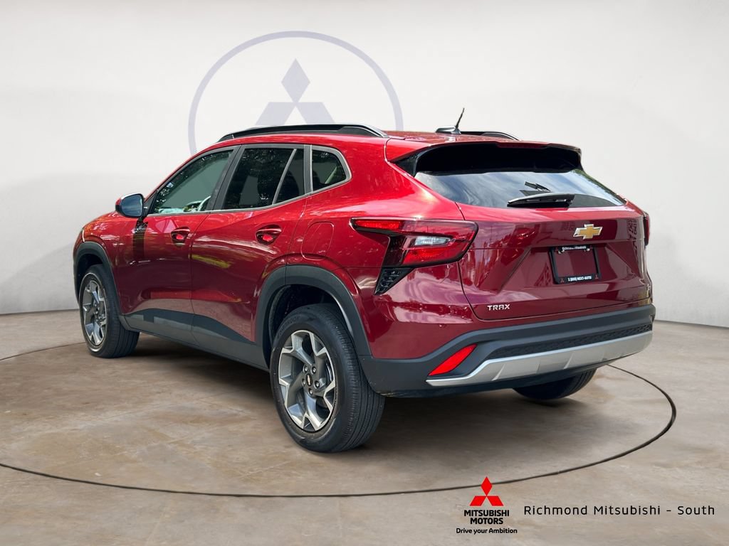 Used 2025 Chevrolet Trax LT FWD image 5