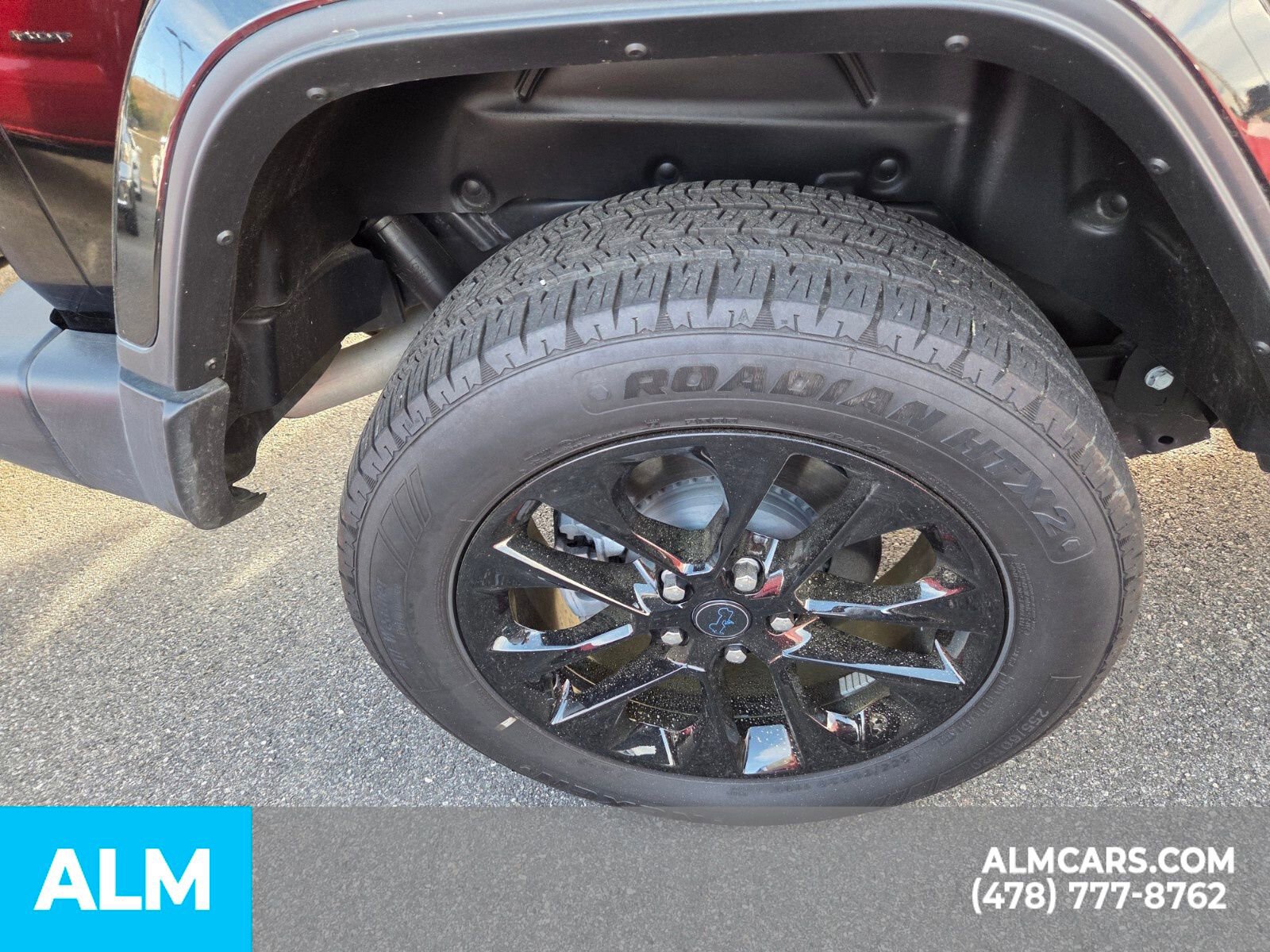 Used 2025 Jeep Wrangler Unlimited Sahara w/ Safety Group image 18