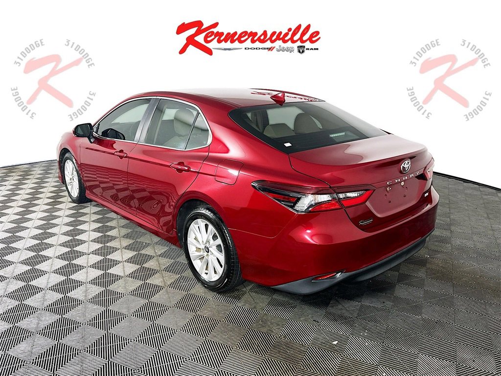 Used 2021 Toyota Camry LE image 5