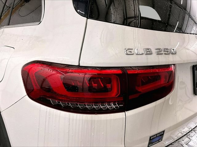 Used 2022 Mercedes-Benz GLB 250 4MATIC image 28