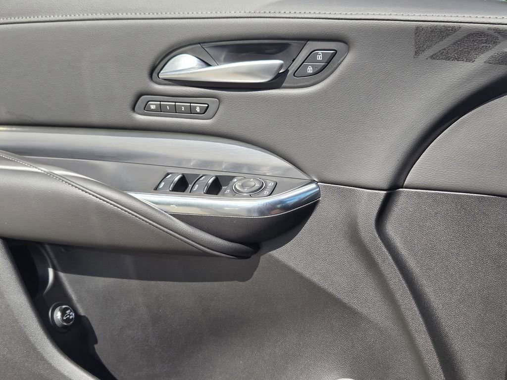 Used 2025 Cadillac XT4 Premium Luxury image 30