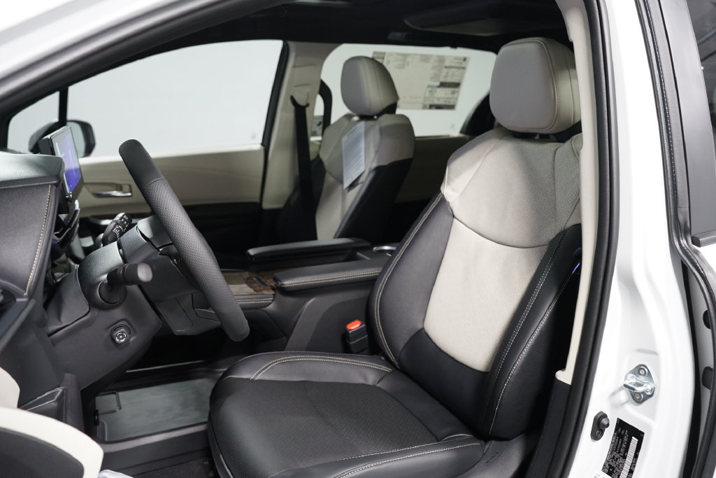 New 2026 Toyota Sienna Platinum AWD/4WD image 31
