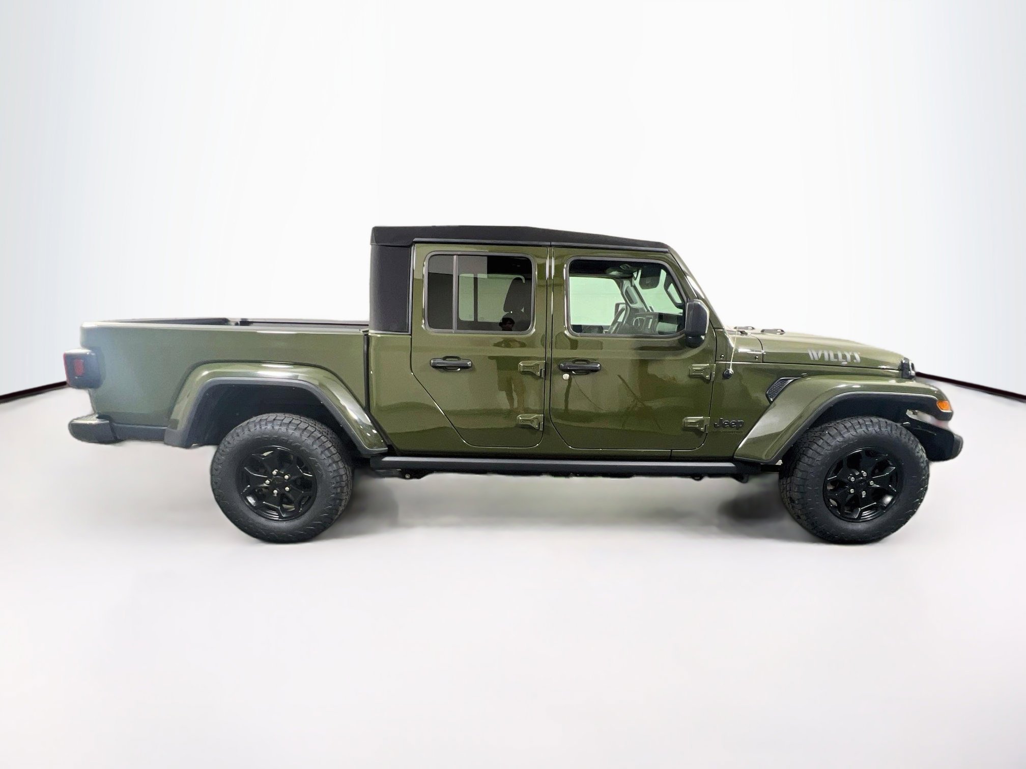Used 2023 Jeep Gladiator Willys AWD/4WD image 4