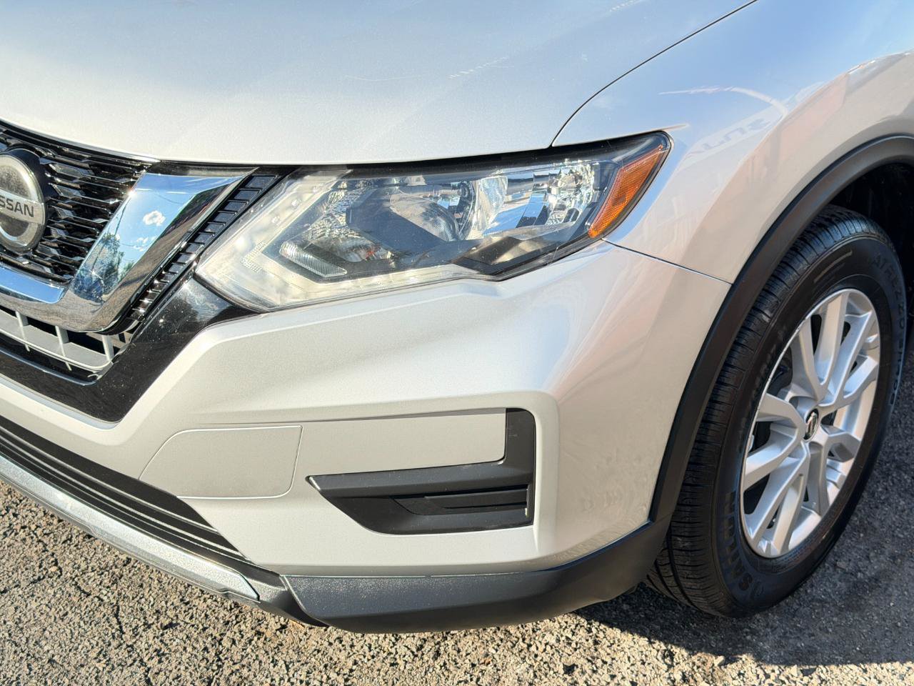 Used 2018 Nissan Rogue SV AWD/4WD image 8