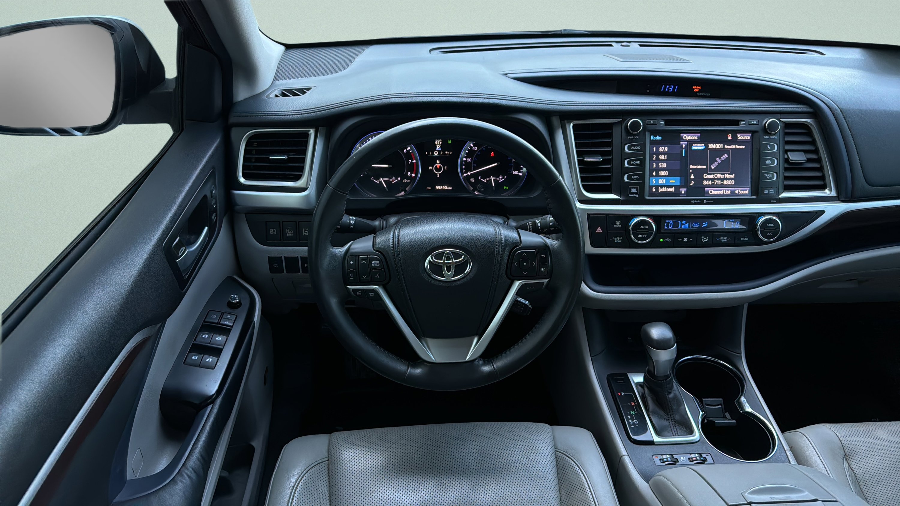 Used 2014 Toyota Highlander Limited w/ Driver Technology Package AWD/4WD image 10