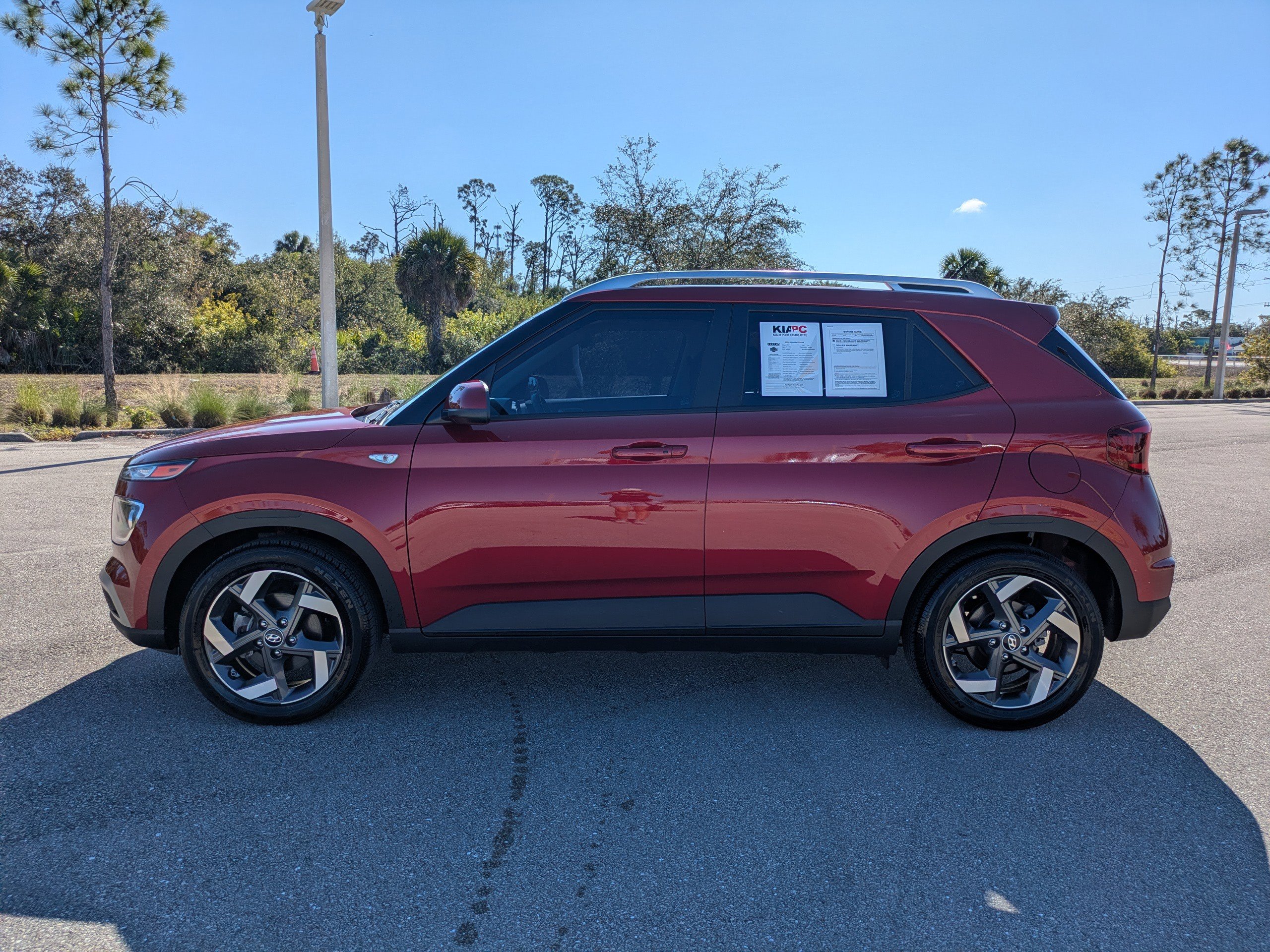 Used 2024 Hyundai Venue SEL image 8