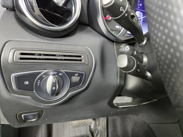 Used 2019 Mercedes-Benz GLC 300 4MATIC image 25