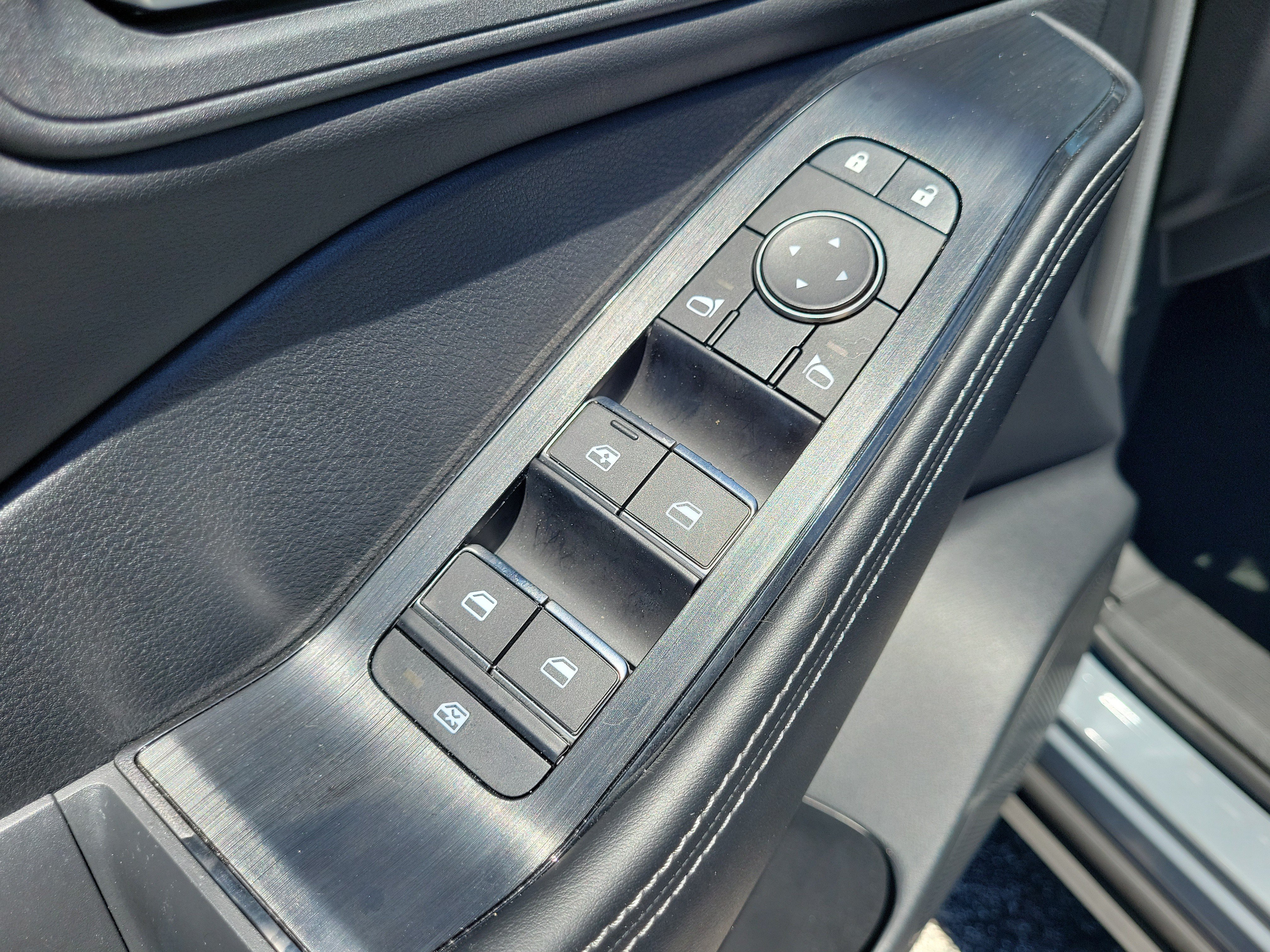 Certified 2024 Nissan Rogue SL FWD image 12