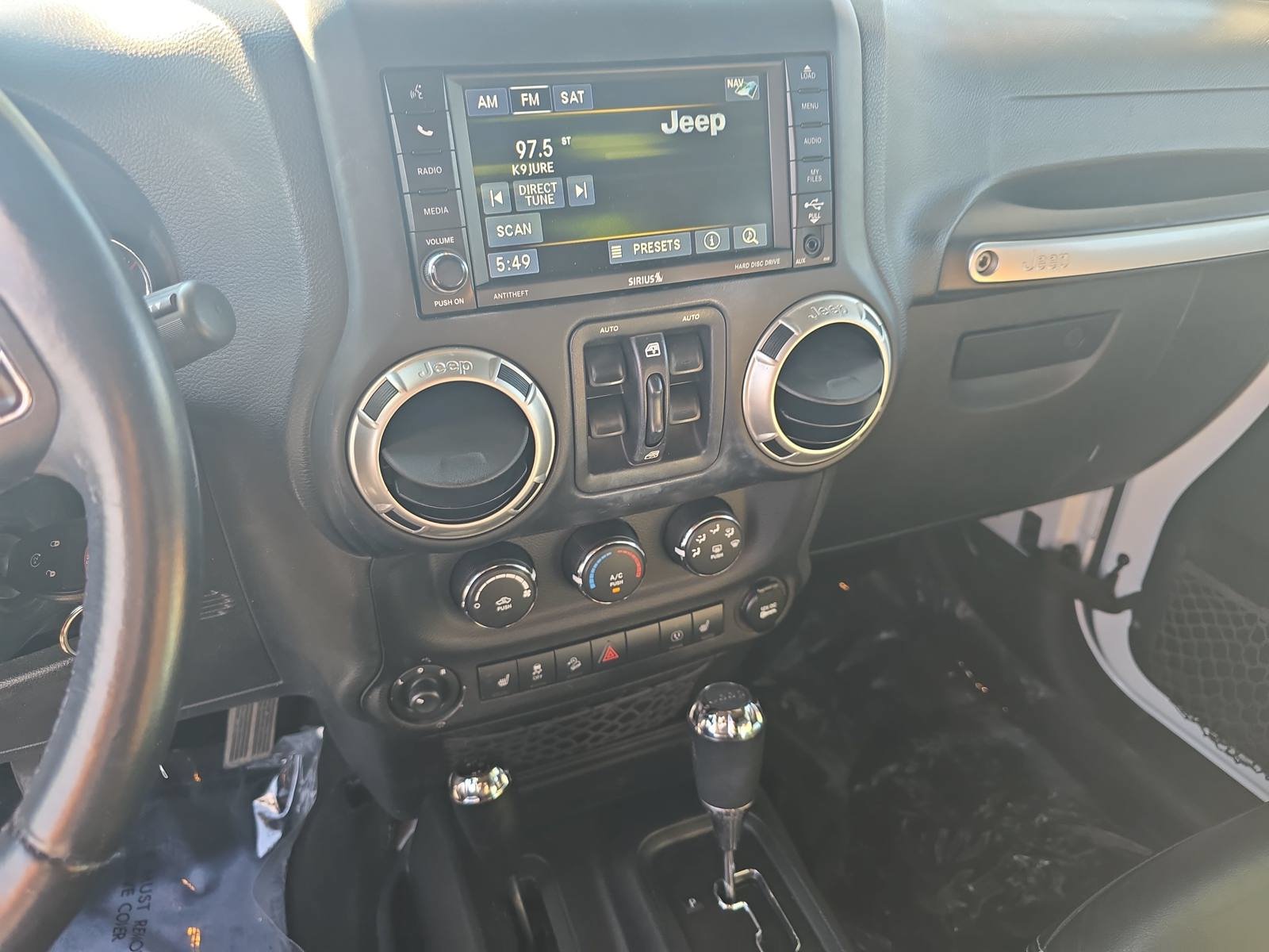Used 2017 Jeep Wrangler Unlimited Rubicon w/ Connectivity Group AWD/4WD image 19