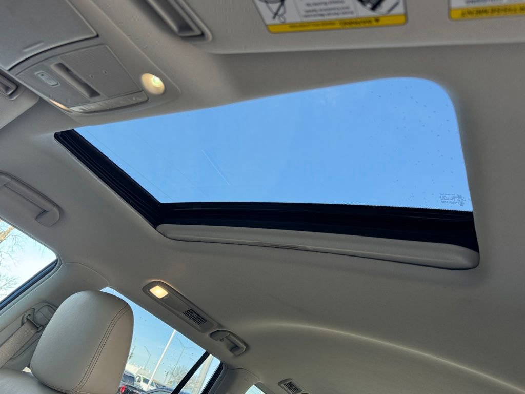 Used 2024 Nissan Armada SL w/ Captain's Chairs Package image 27