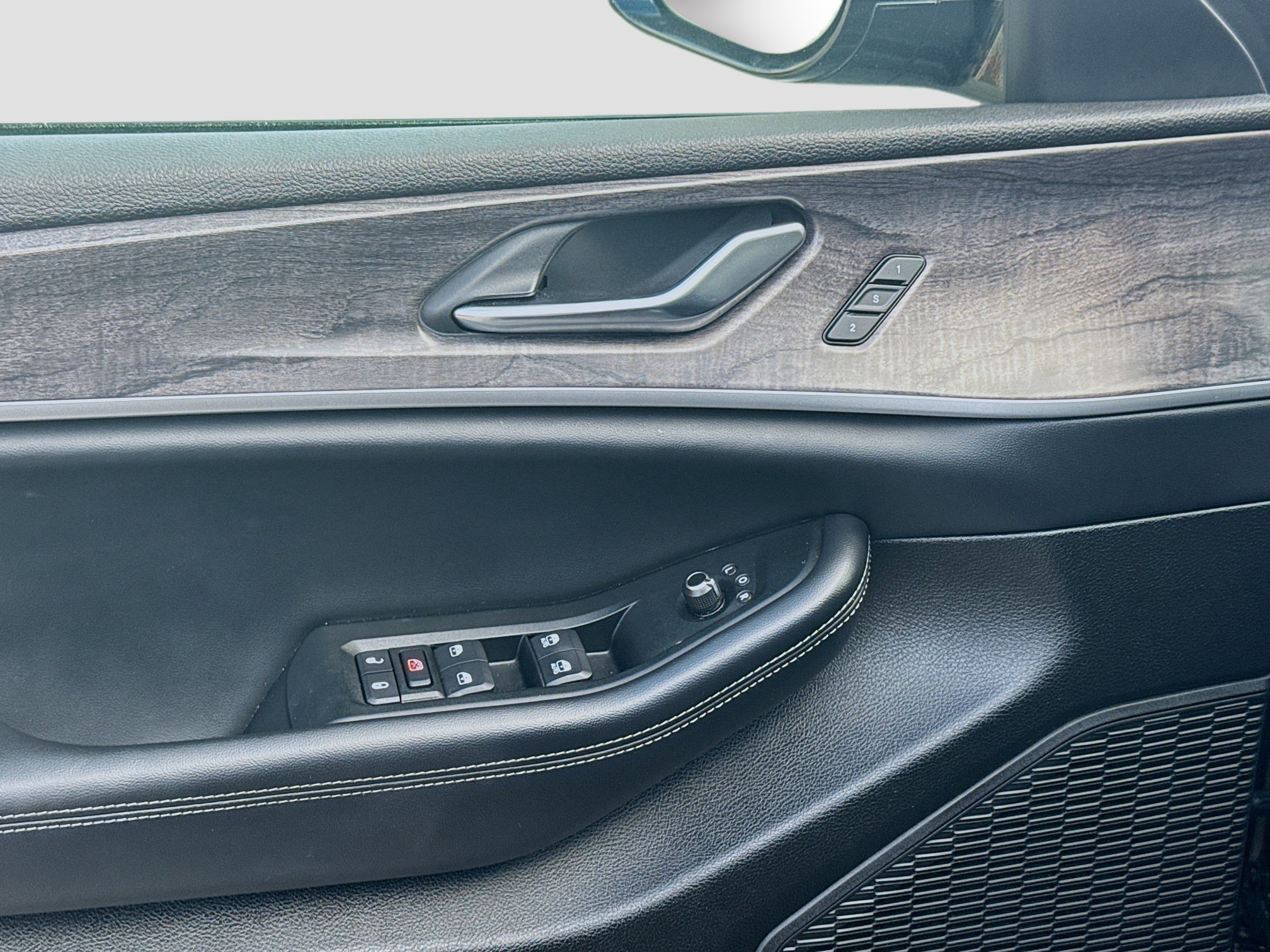 Used 2024 Jeep Grand Cherokee L Limited w/ Luxury Tech Group II image 15