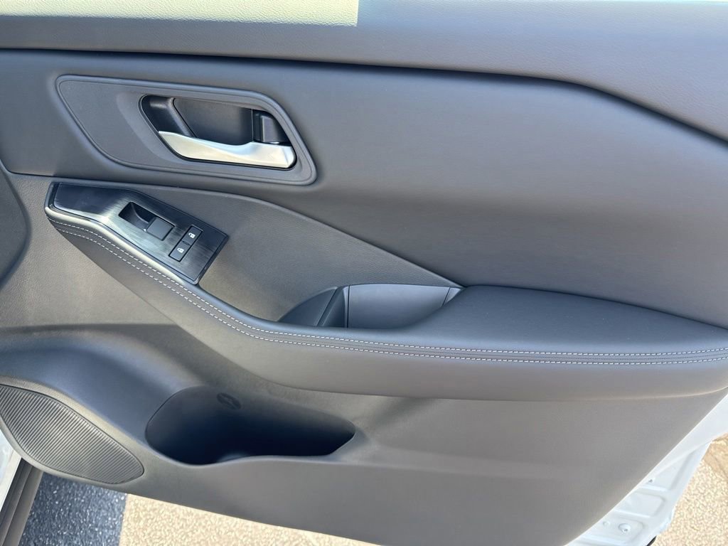New 2026 Nissan Rogue SV FWD image 17