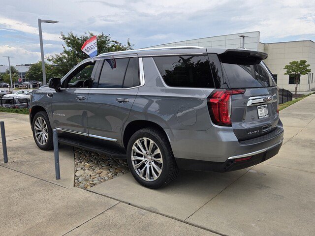 Used 2022 GMC Yukon SLT w/ SLT Luxury Package RWD image 3
