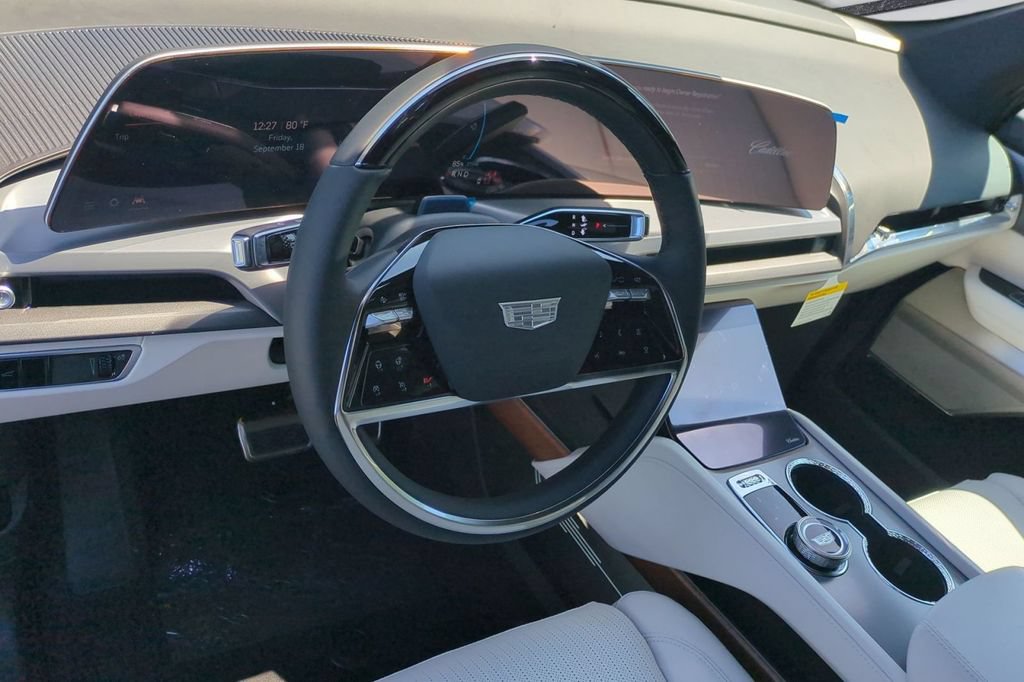 New 2027 Cadillac Vistiq Luxury w/ LPO, Floor Liner Package AWD/4WD image 6