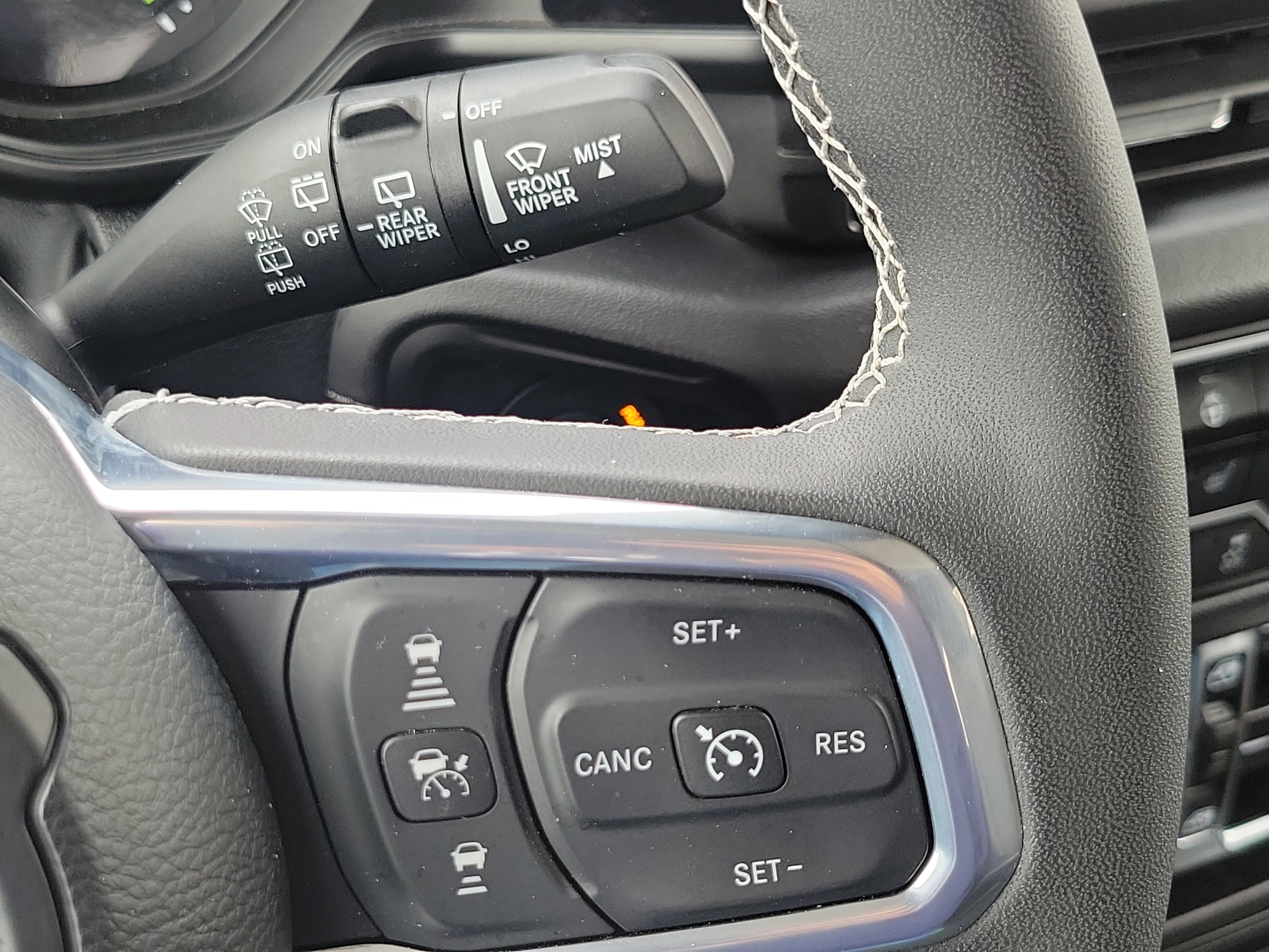 Used 2025 Jeep Wrangler Unlimited Sahara image 12