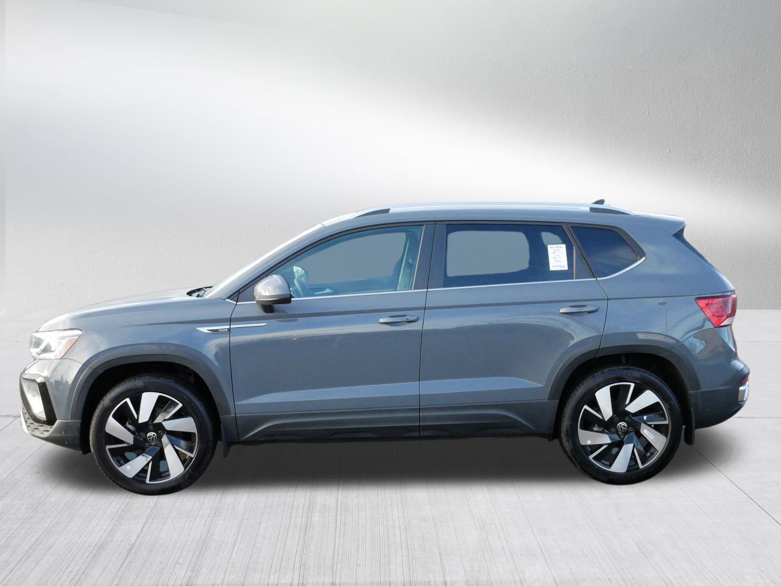 Certified 2024 Volkswagen Taos SEL image 4