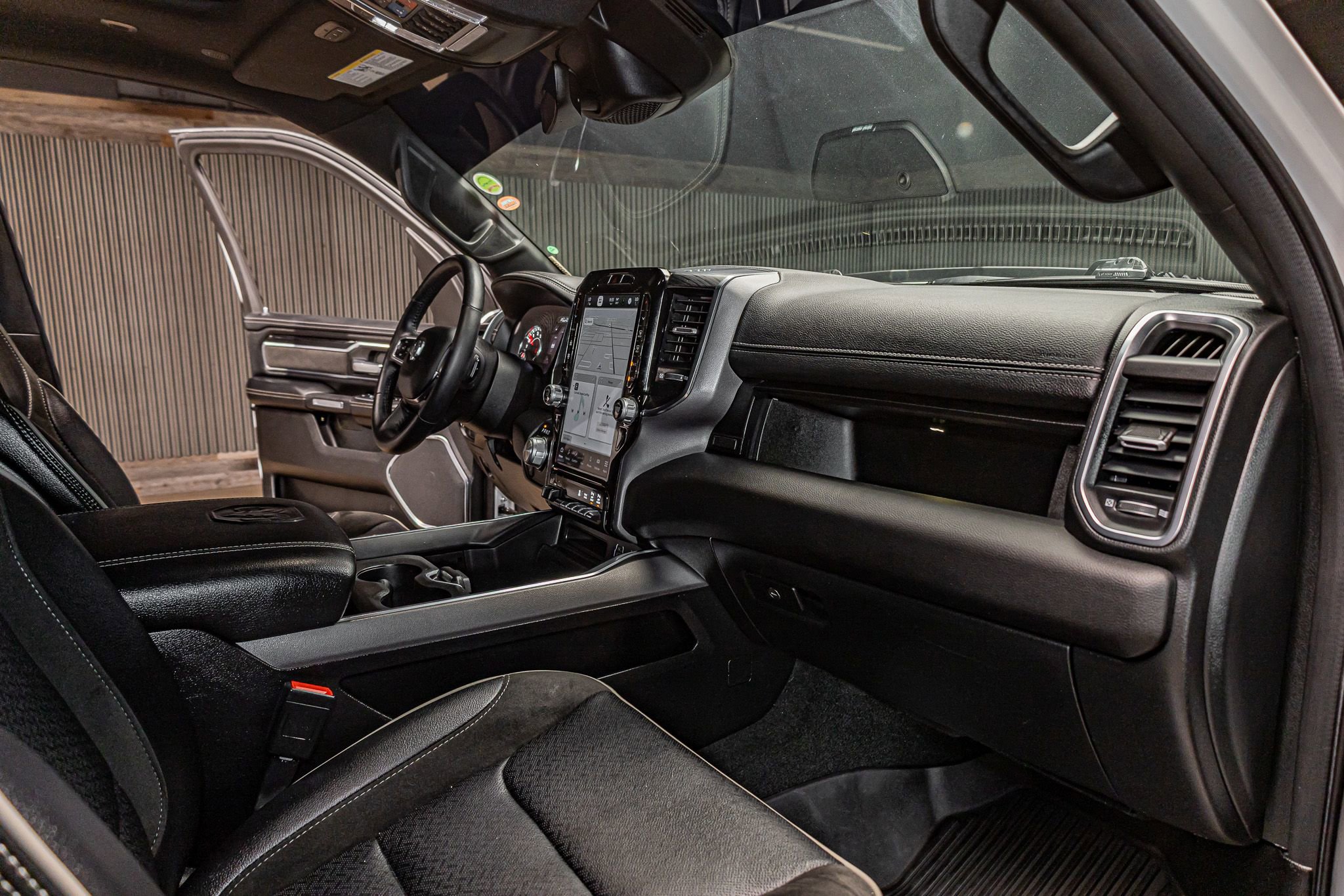 Used 2024 RAM 1500 Laramie AWD/4WD image 19