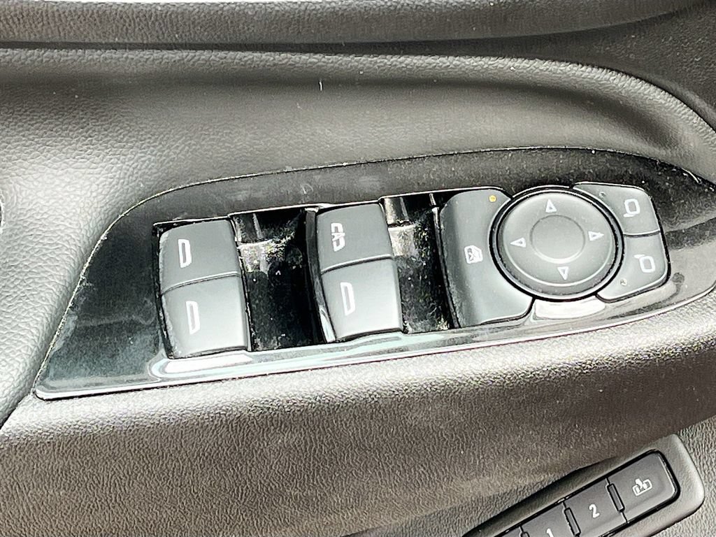 Used 2023 Chevrolet Equinox Premier AWD/4WD image 17