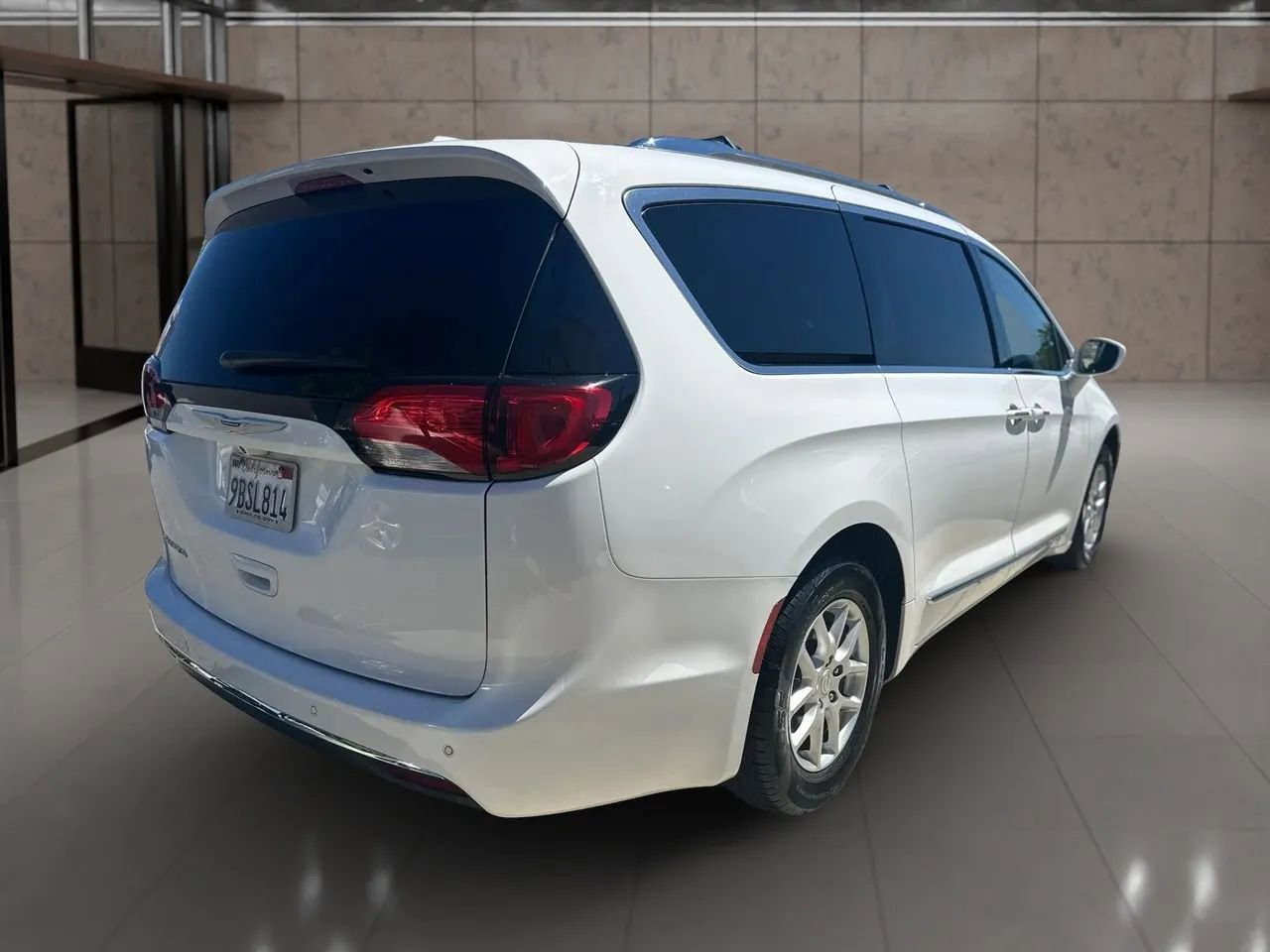 Used 2020 Chrysler Pacifica Touring-L FWD image 6