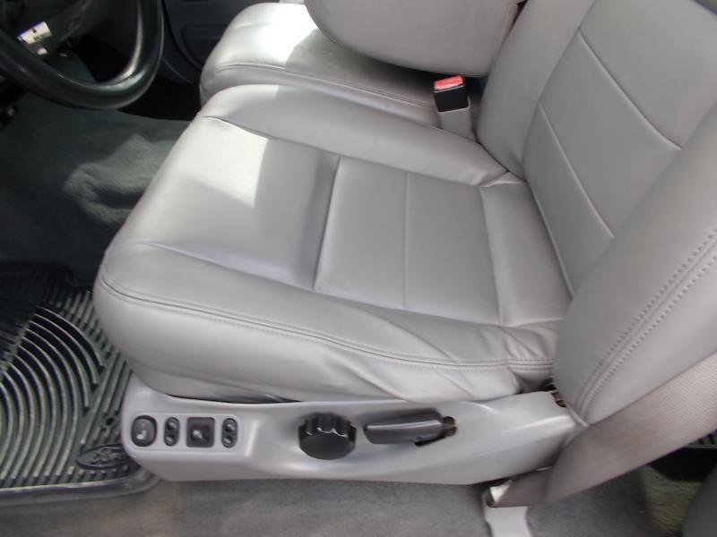 Used 2004 Ford F350 Lariat AWD/4WD image 28