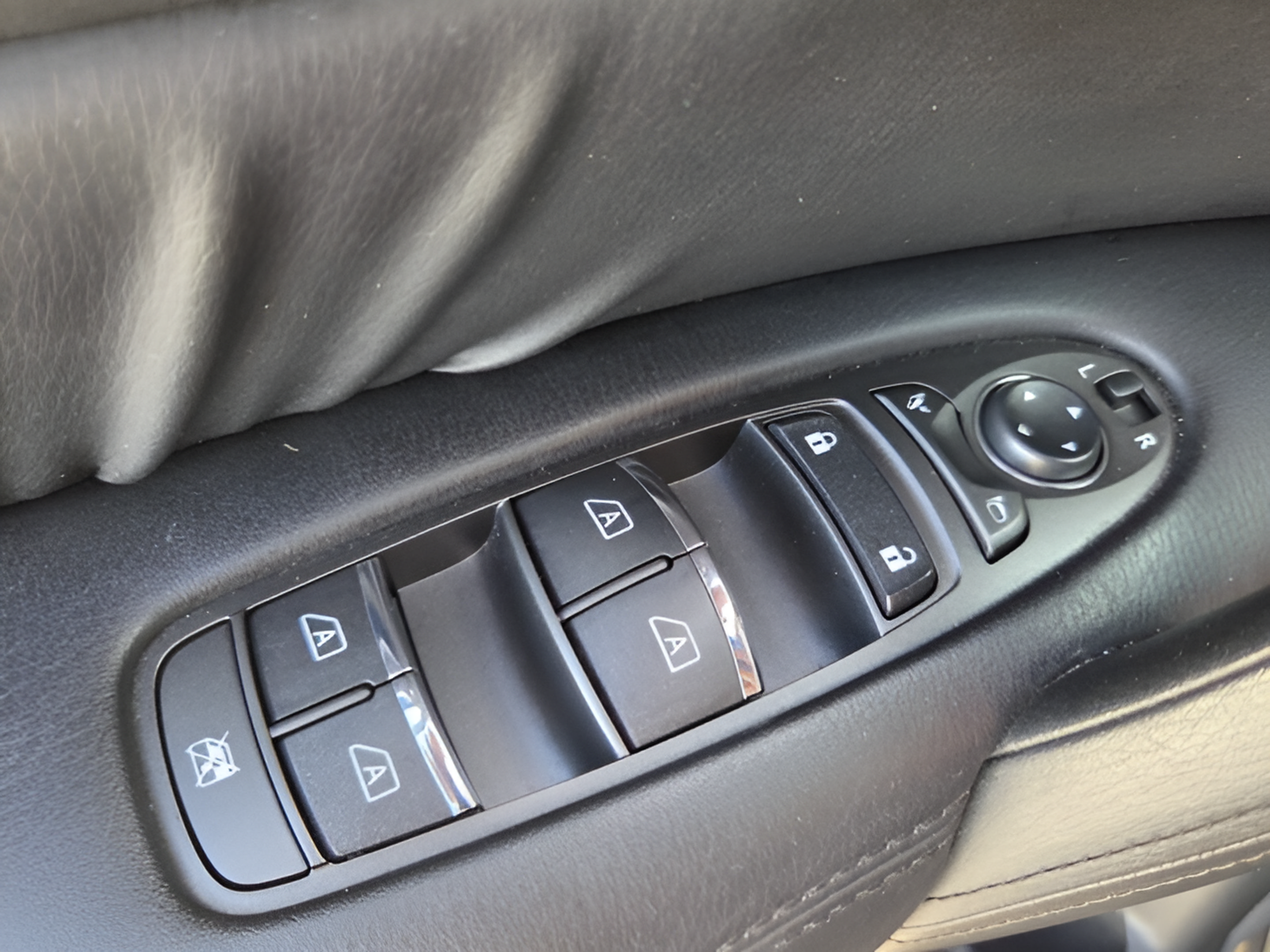 Used 2024 Nissan Armada SL w/ Captain's Chairs Package AWD/4WD image 30