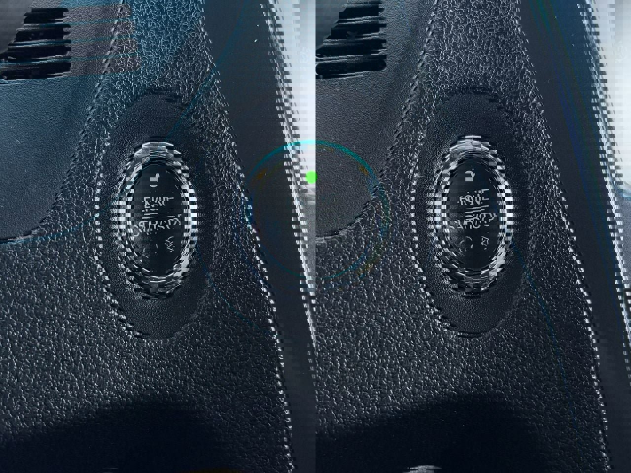 Used 2016 Ford Explorer XLT w/ Equipment Group 202A image 17