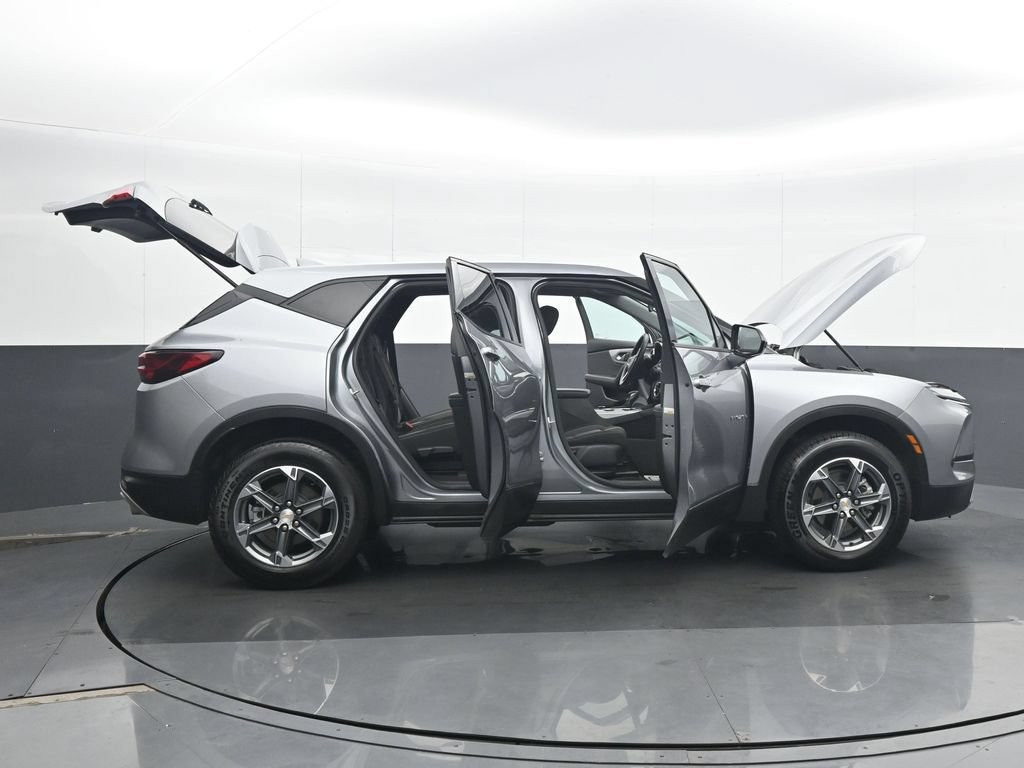 Used 2025 Chevrolet Blazer LT FWD image 36