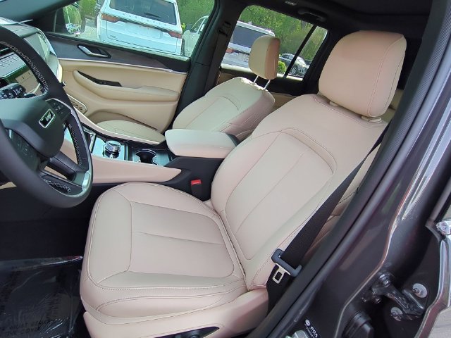 New 2026 Jeep Grand Cherokee Limited w/ Limited Altitude Package AWD/4WD image 22