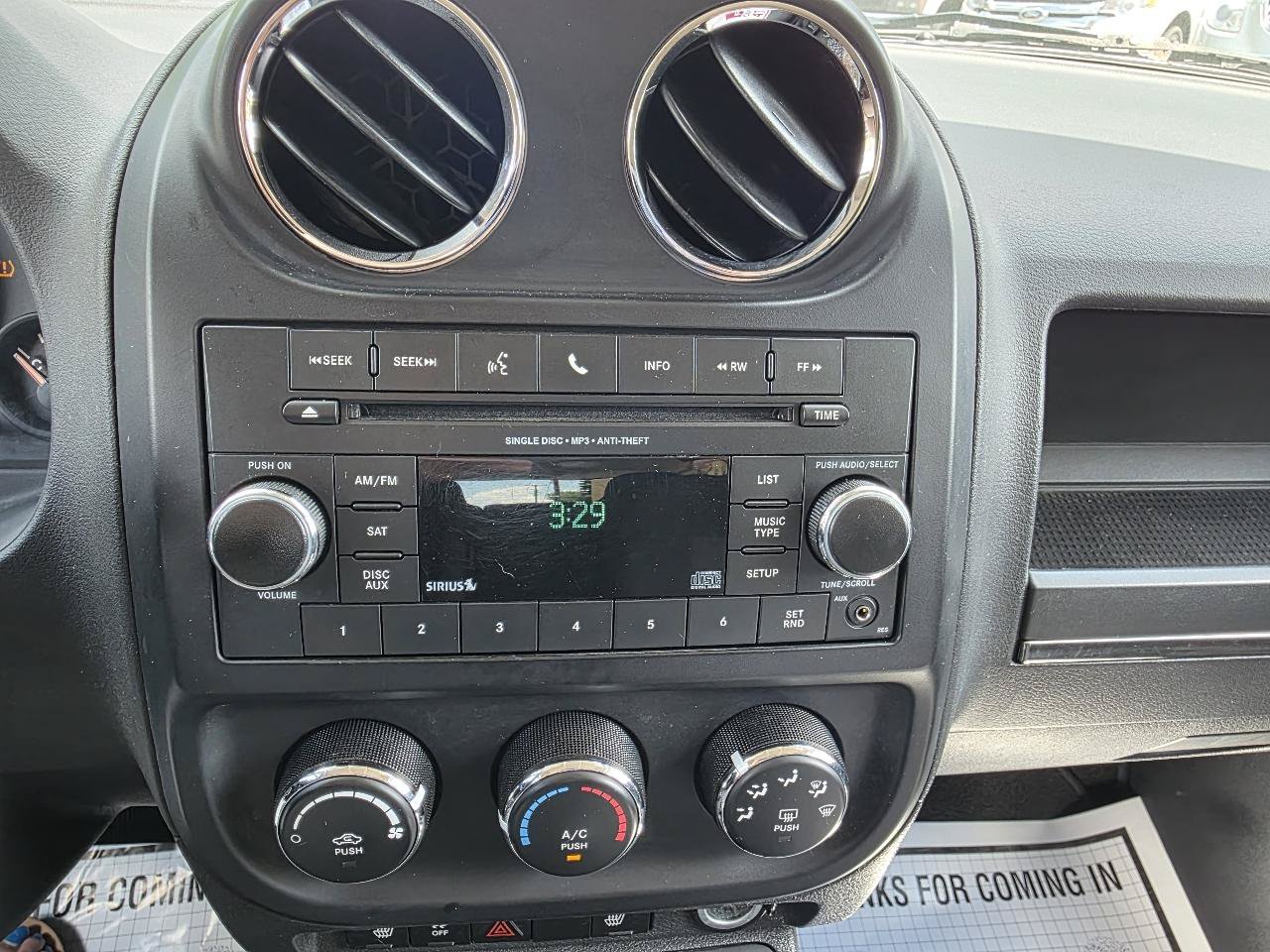Used 2017 Jeep Patriot Latitude AWD/4WD image 15