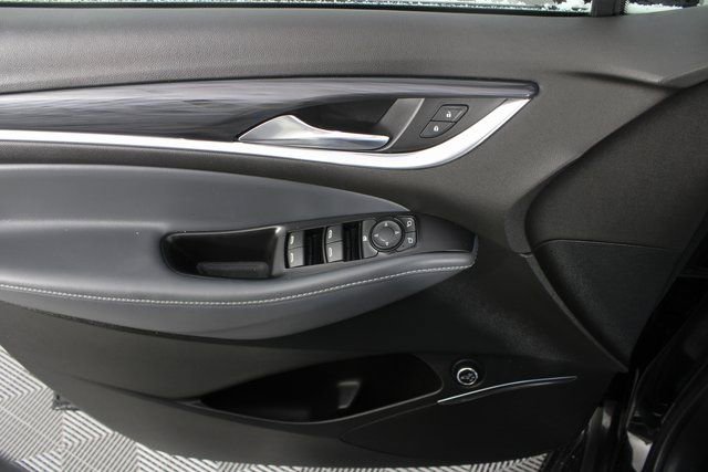 Used 2021 Buick Enclave Essence w/ LPO, Luxury Package image 13