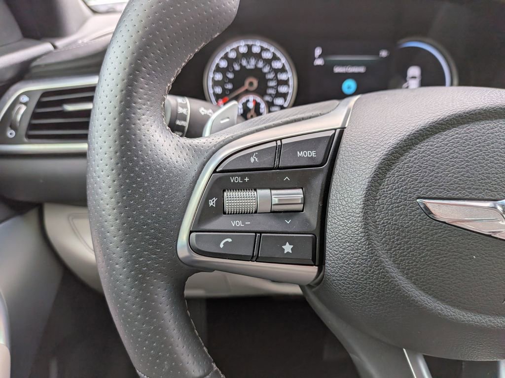 Used 2023 Genesis G70 2.0T image 16