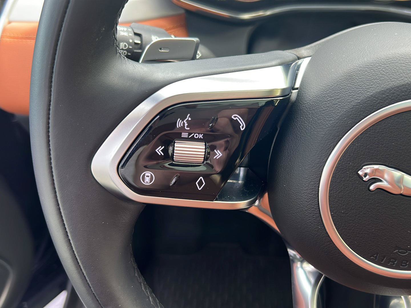 Certified 2026 Jaguar F-PACE R-Dynamic S AWD/4WD image 13