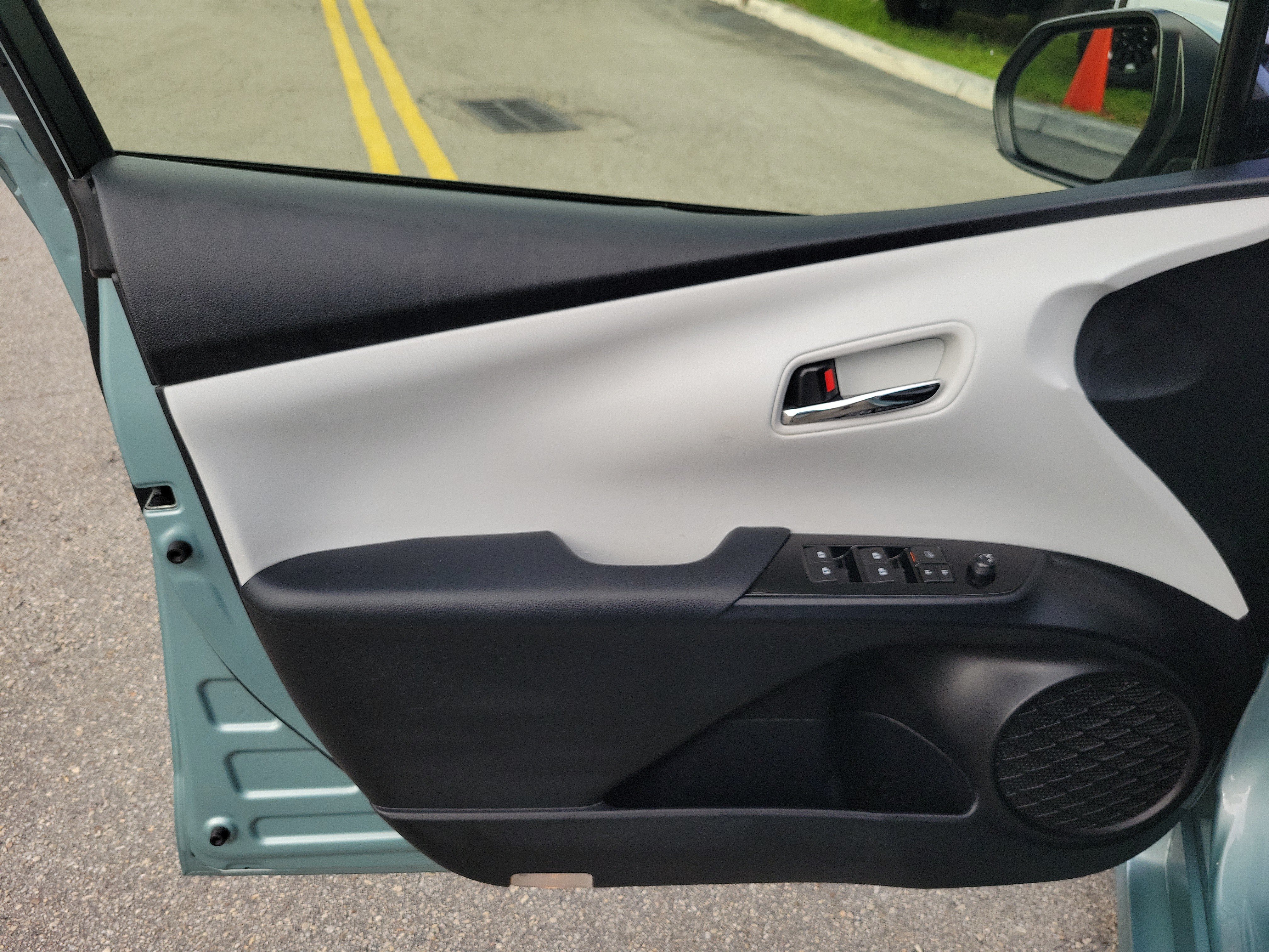 Used 2016 Toyota Prius Two FWD image 22