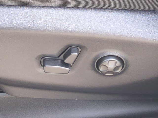 New 2027 Chrysler Pacifica Limited w/ Family Tech Group FWD image 17