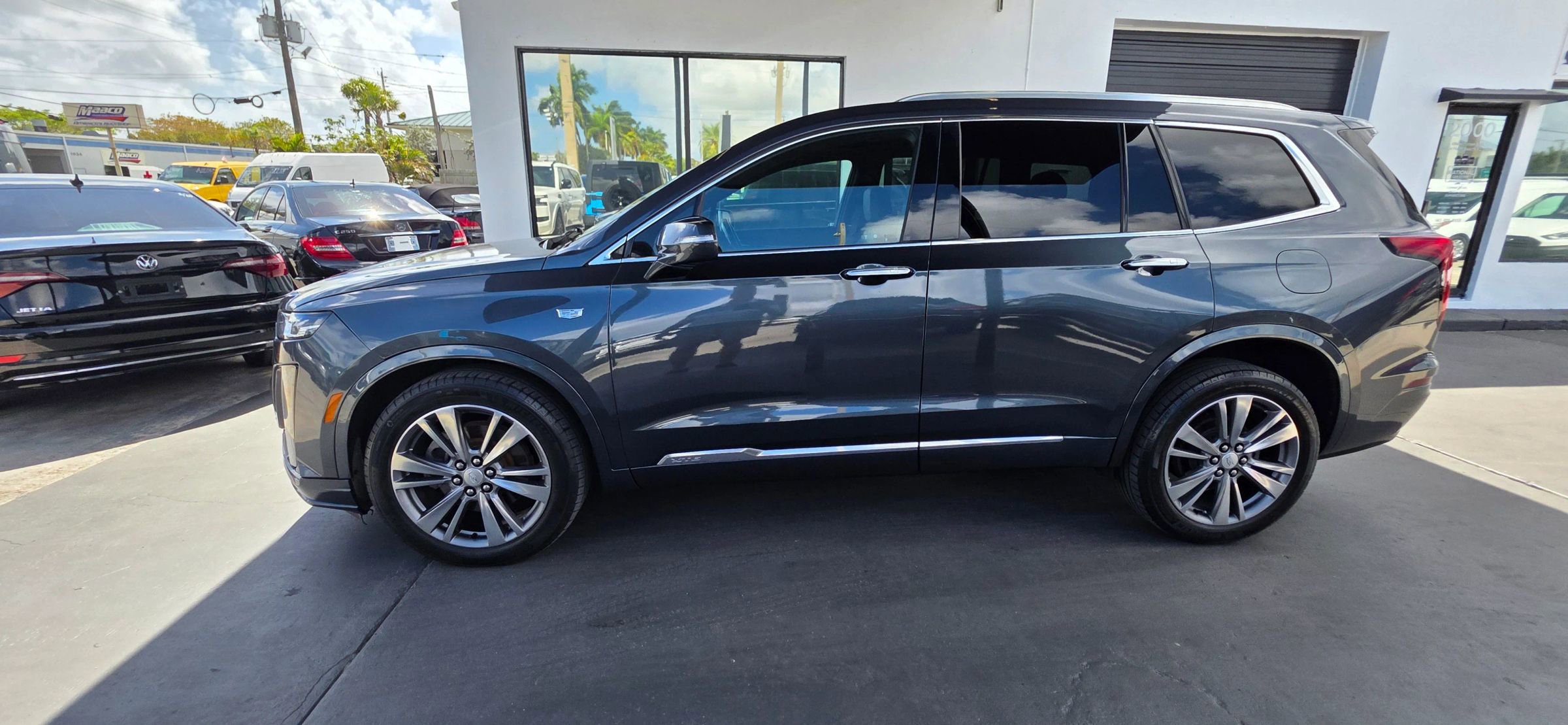 Used 2020 Cadillac XT6 Premium Luxury image 2