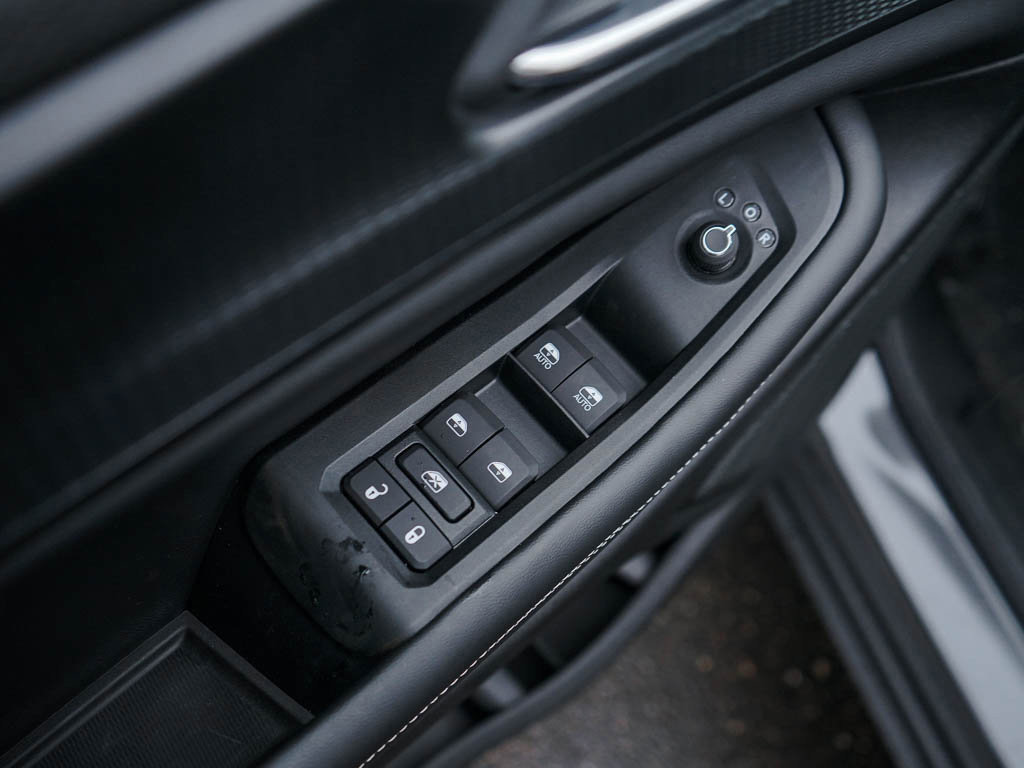 New 2025 Jeep Grand Cherokee Laredo X w/ Luxury Tech Group I image 16