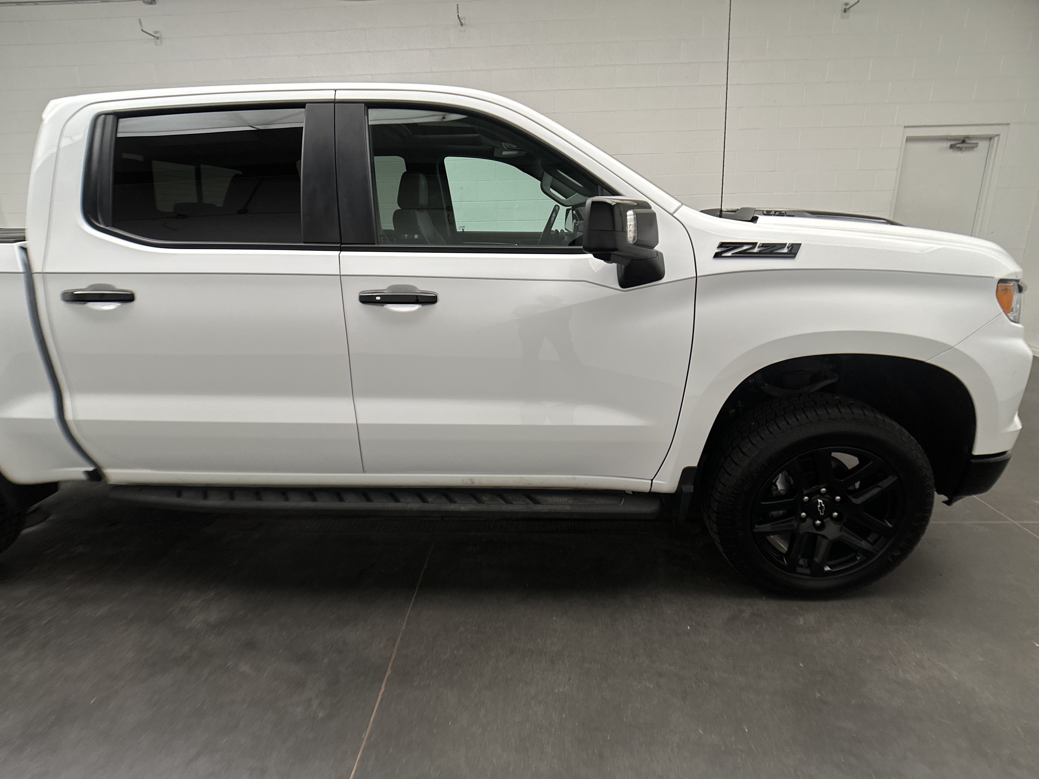 Used 2024 Chevrolet Silverado 1500 LT Trail Boss w/ LT Trail Boss Premium Package AWD/4WD image 12
