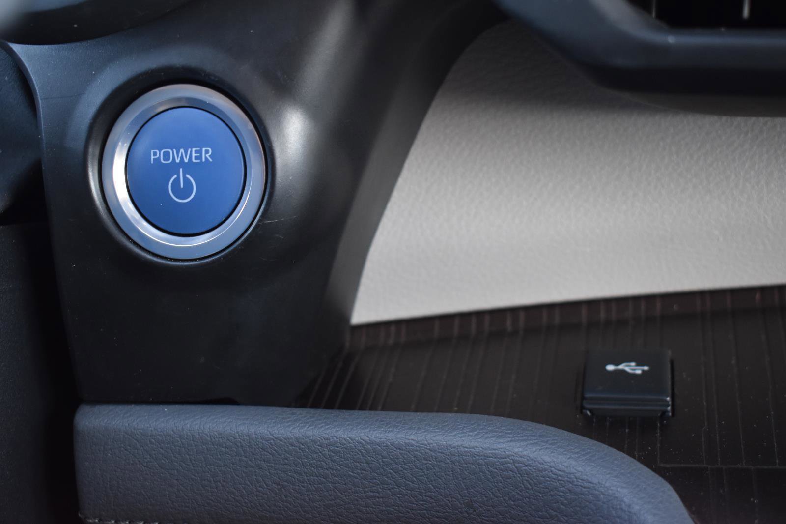 Used 2024 Toyota Sienna LE image 6