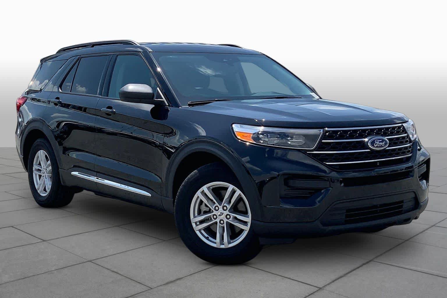 Certified 2024 Ford Explorer XLT RWD image 3
