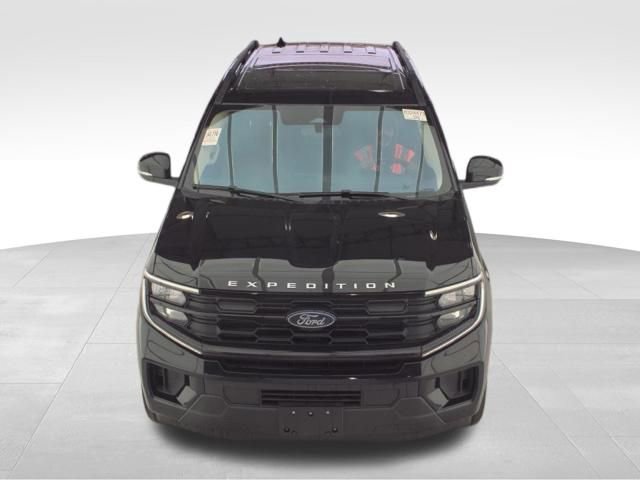 Used 2025 Ford Expedition Active AWD/4WD image 3